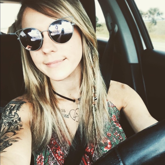 Meet your Posher, Tiffany - Picture 1 of 1